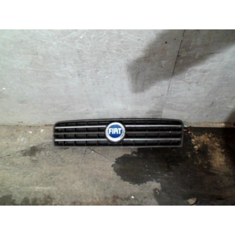 Calandre FIAT PUNTO 2 Photo n°1