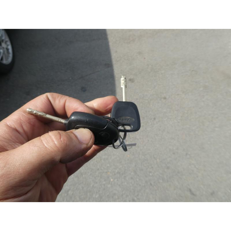 Calandre FORD FOCUS 1 Photo n°8