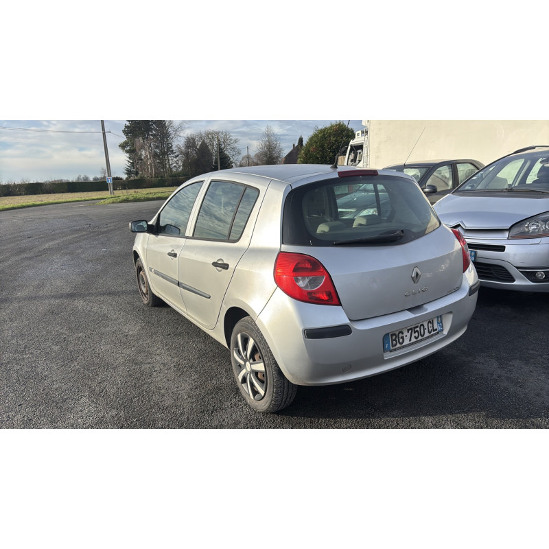 Feu arriere principal gauche (feux) RENAULT CLIO 3 Photo n°7