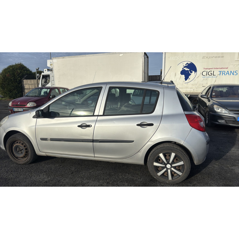 Feu arriere principal gauche (feux) RENAULT CLIO 3 Photo n°9
