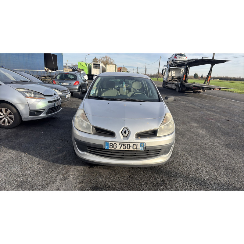Feu arriere principal gauche (feux) RENAULT CLIO 3 Photo n°11