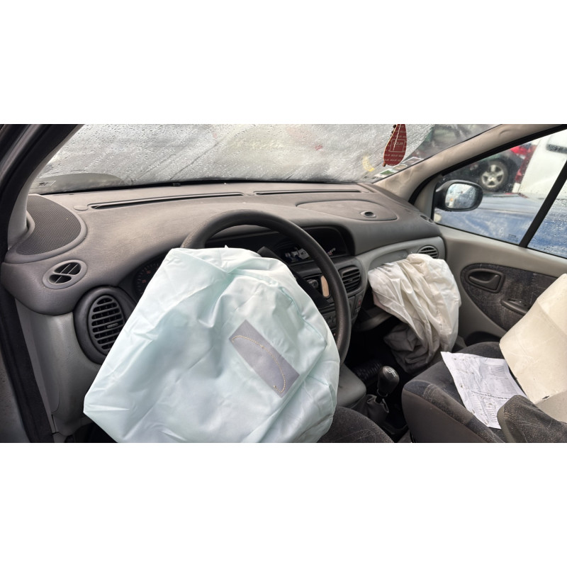 Feu arriere principal droit (feux) RENAULT SCENIC 1 Photo n°16