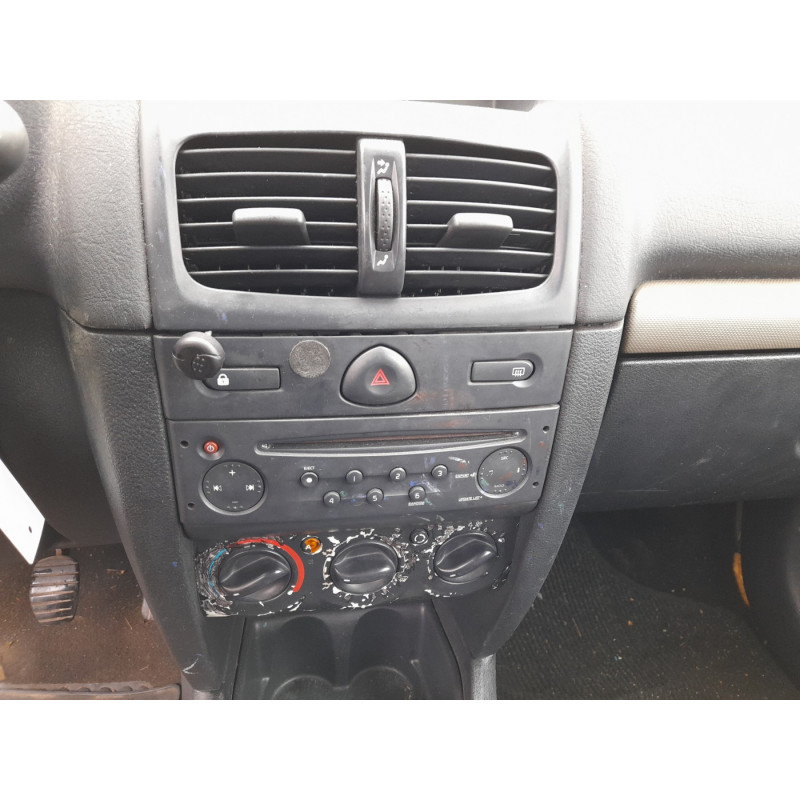 Capot RENAULT CLIO 2 Photo n°17