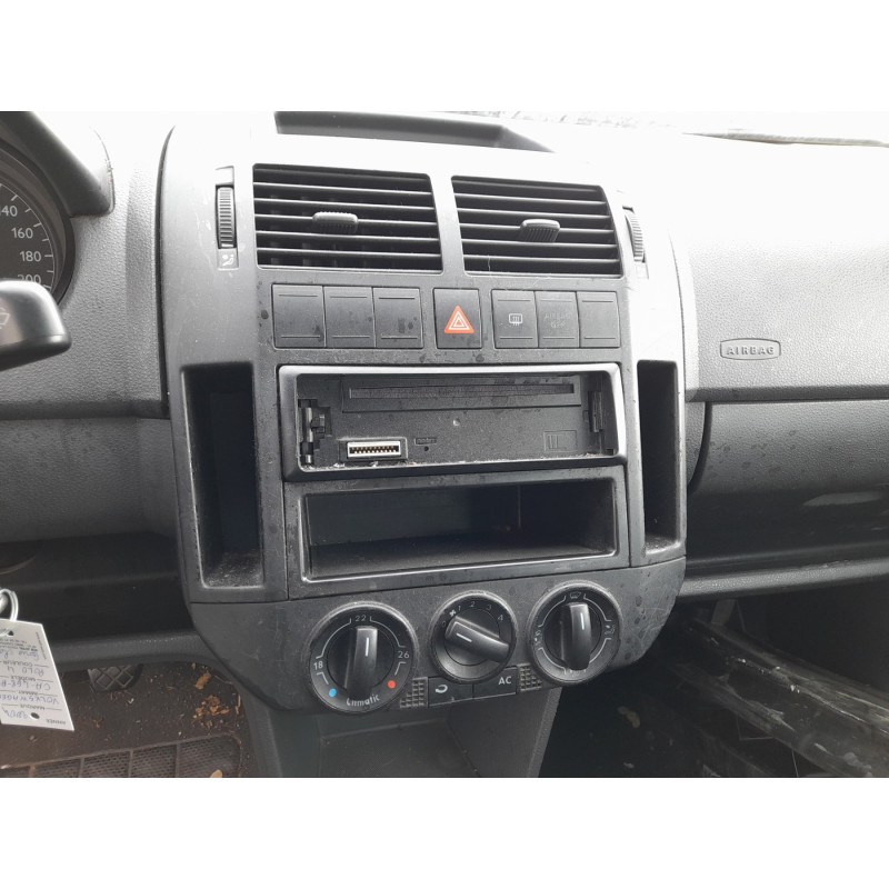 Aile avant droit VOLKSWAGEN POLO 4 Photo n°8