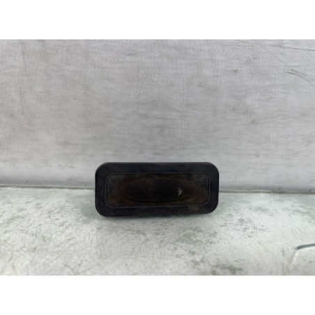 Bouton de coffre RENAULT CLIO 3 Photo n°1
