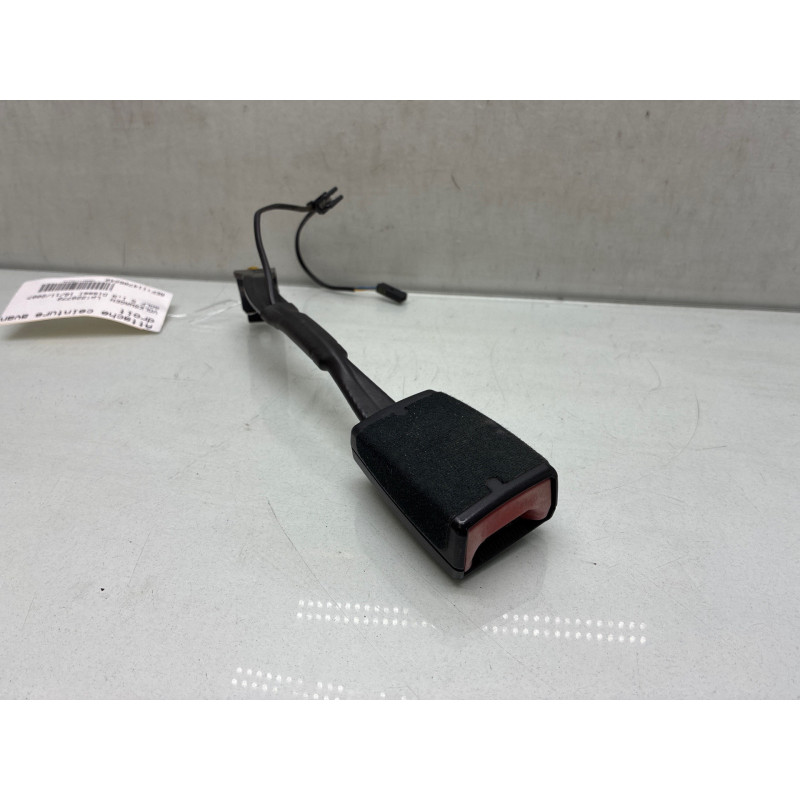 Attache ceinture avant droit VOLKSWAGEN GOLF 5 Photo n°1