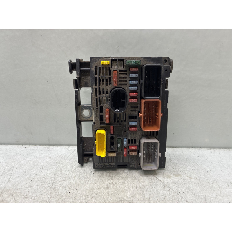 Boitier servitude moteur (BSM) PEUGEOT 308 1 SW Photo n°3