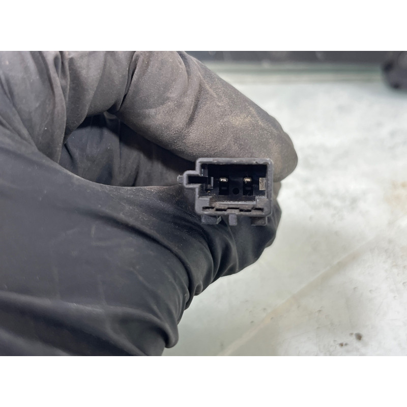 Attache ceinture avant gauche RENAULT CLIO 3 Photo n°1