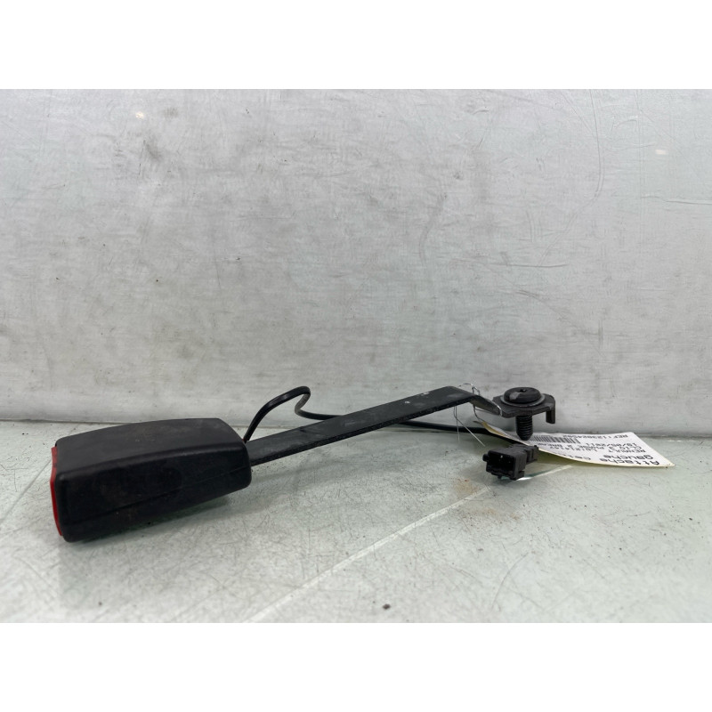 Attache ceinture avant gauche RENAULT CLIO 3 Photo n°3