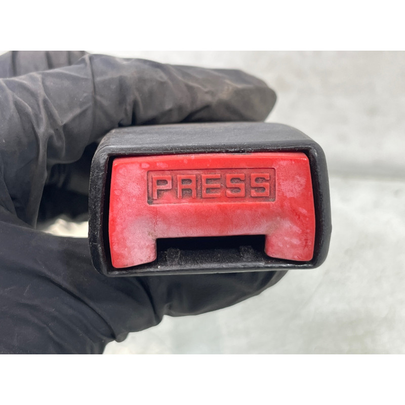 Attache ceinture avant gauche RENAULT CLIO 3 Photo n°4