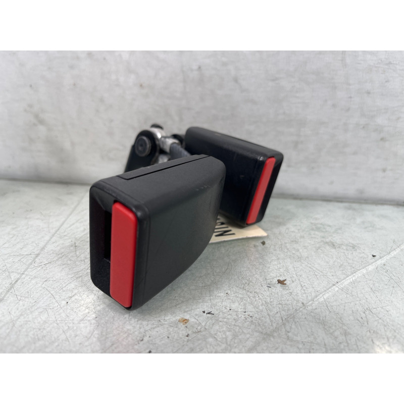 Attache ceinture arriere droit PEUGEOT 2008 1 Photo n°1