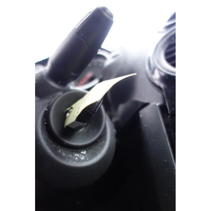 Vitre avant droit OPEL CORSA D Photo n°12