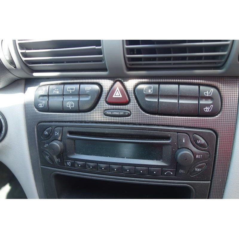 Vitre avant droit MERCEDES CLASSE C 203 Photo n°17