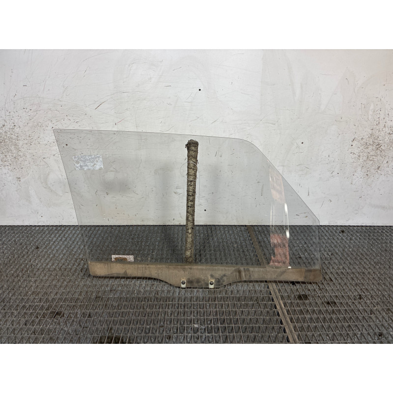 Vitre avant gauche MITSUBISHI PAJERO 2 Photo n°2