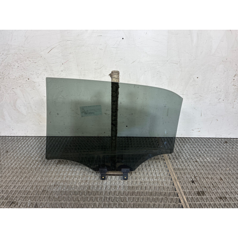 Vitre arriere droit HYUNDAI I 20 2 Photo n°3