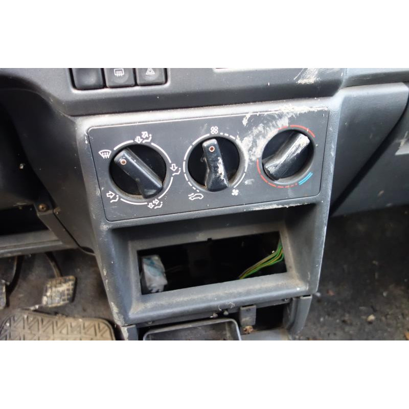 Custode arriere gauche PEUGEOT 309 Photo n°9