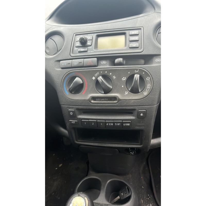 Vitre avant gauche TOYOTA YARIS 1 Photo n°8