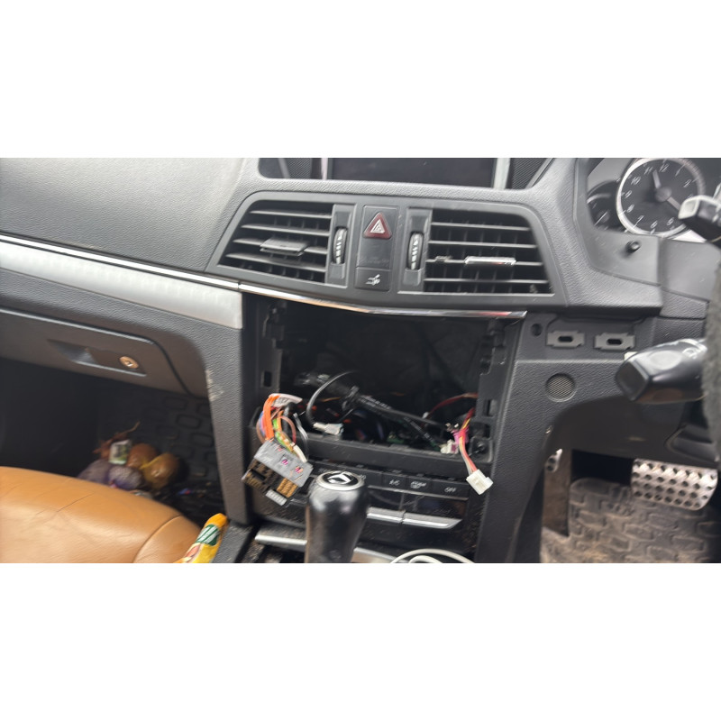 Vitre arriere gauche MERCEDES CLASSE E 207 Photo n°20
