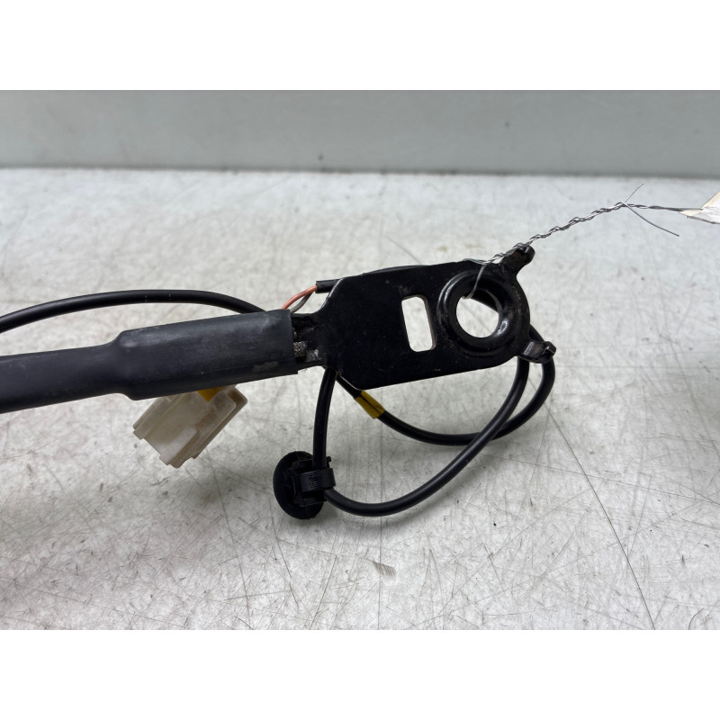 Attache ceinture avant gauche PEUGEOT 308 1 SW Photo n°4