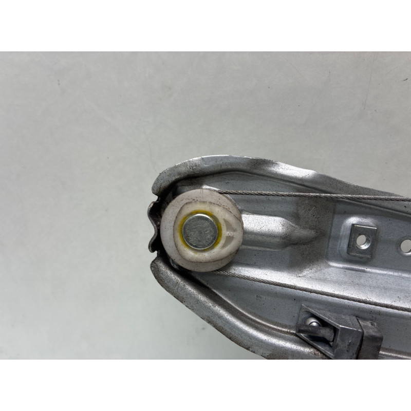 Leve vitre electrique arriere gauche RENAULT CLIO 3 Photo n°1