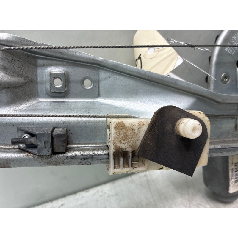 Leve vitre electrique arriere gauche RENAULT CLIO 3 Photo n°4