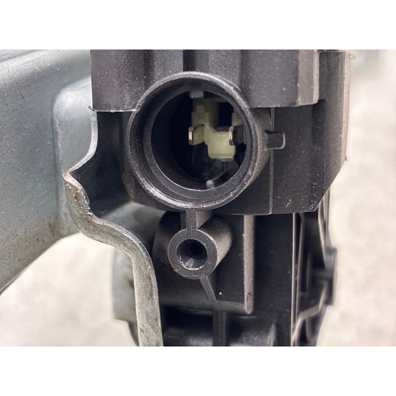 Leve vitre electrique arriere gauche RENAULT CLIO 3 Photo n°9
