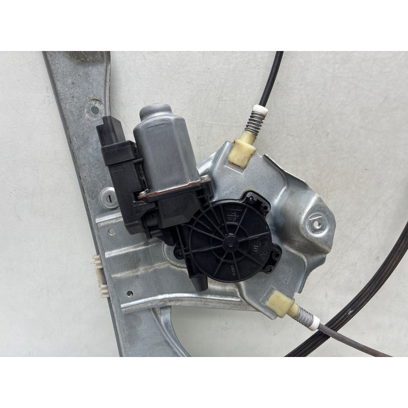 Leve vitre electrique avant gauche RENAULT CLIO 3 Photo n°4