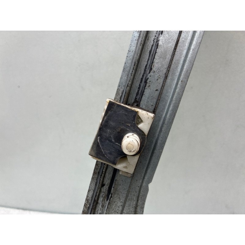 Leve vitre electrique avant gauche RENAULT CLIO 3 Photo n°8