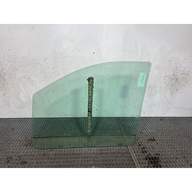 Vitre avant droit MERCEDES VITO 639 Photo n°1