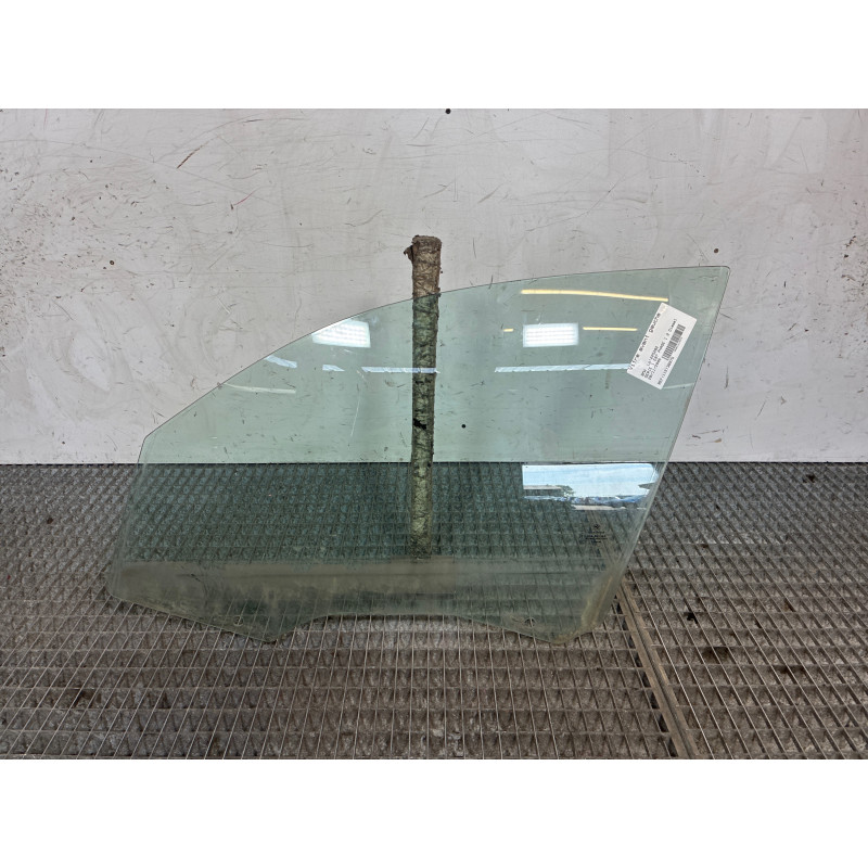 Vitre avant gauche BMW SERIE 1 E87 Photo n°1