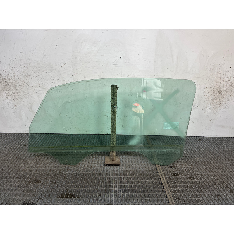 Vitre avant droit PEUGEOT 1007 Photo n°4