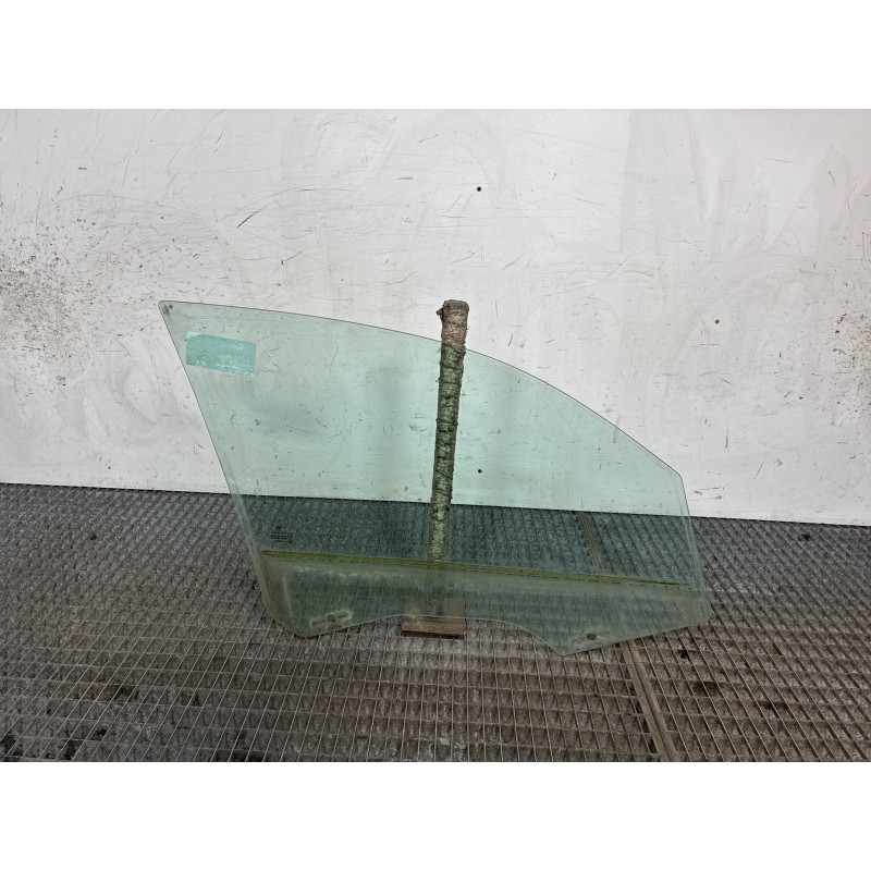 Vitre avant gauche BMW SERIE 1 E87 Photo n°3
