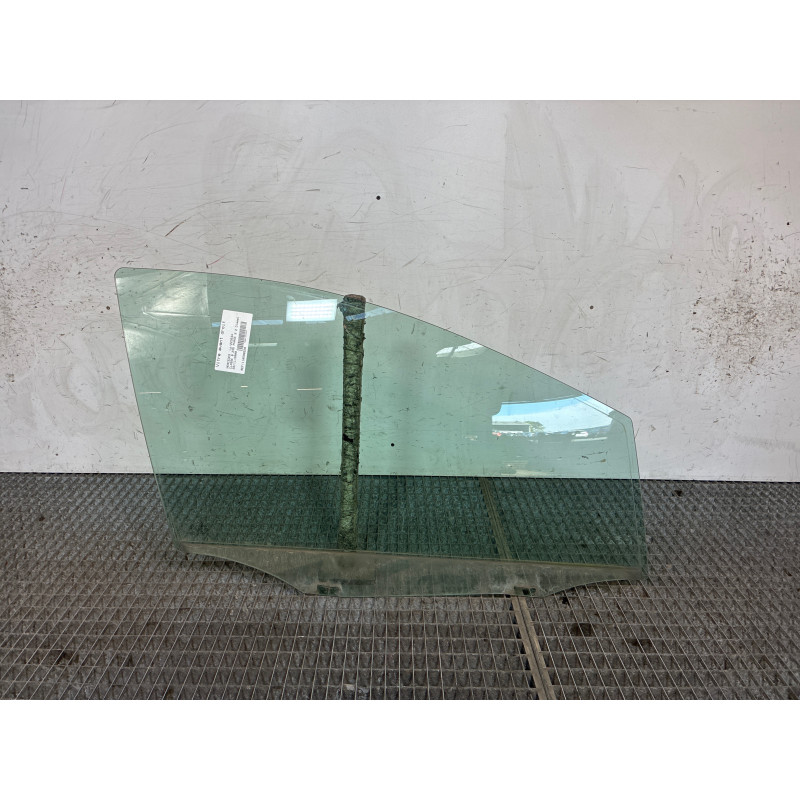 Vitre avant droit MERCEDES CLASSE B 245 Photo n°1