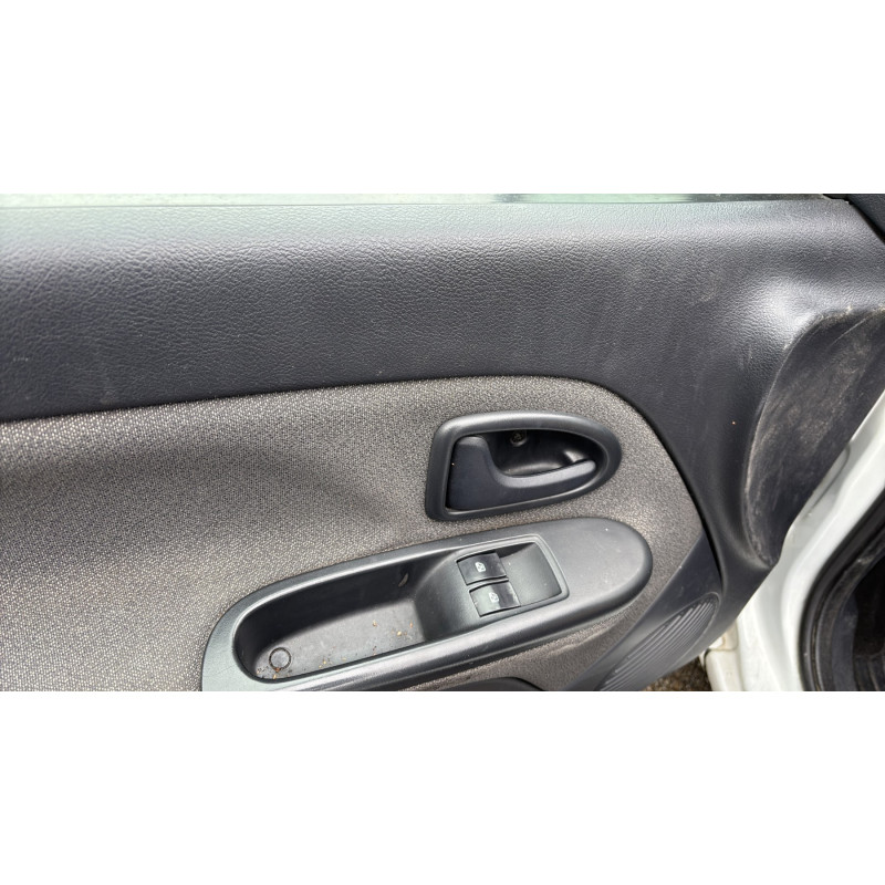 Porte avant gauche RENAULT CLIO 2 Photo n°18