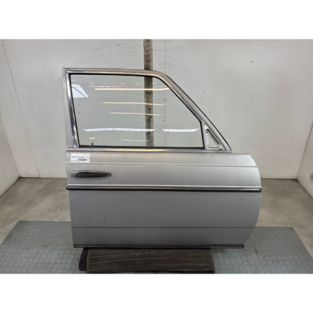 Porte avant droit MERCEDES 200 W123 Photo n°1