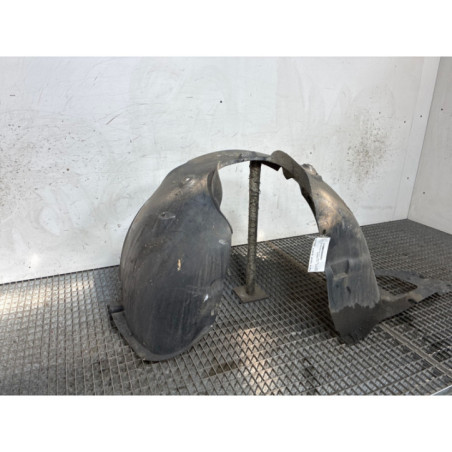 Pare boue avant gauche PEUGEOT 208 1
