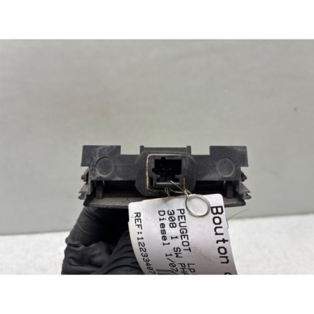 Bouton de coffre PEUGEOT 308 1 SW Photo n°1