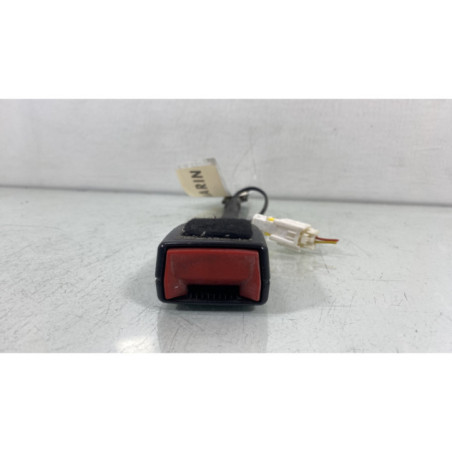 Attache ceinture avant gauche PEUGEOT 5008 1 Photo n°1