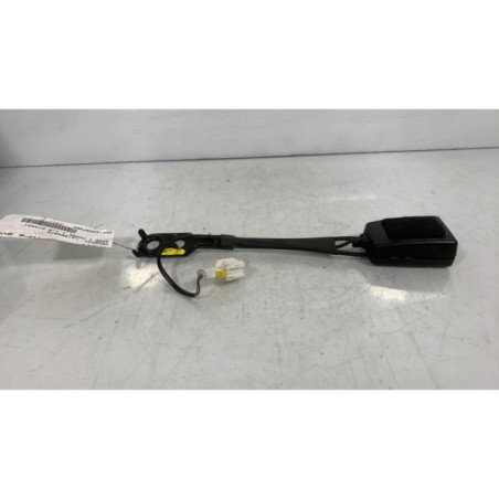 Attache ceinture avant droit PEUGEOT 5008 1