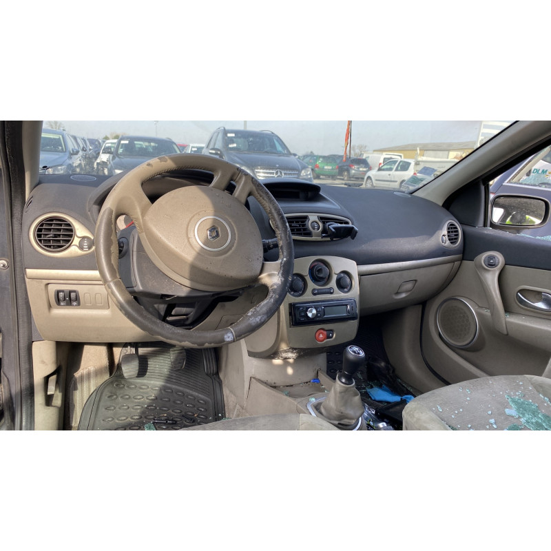 Plage arriere RENAULT CLIO 3 Photo n°18