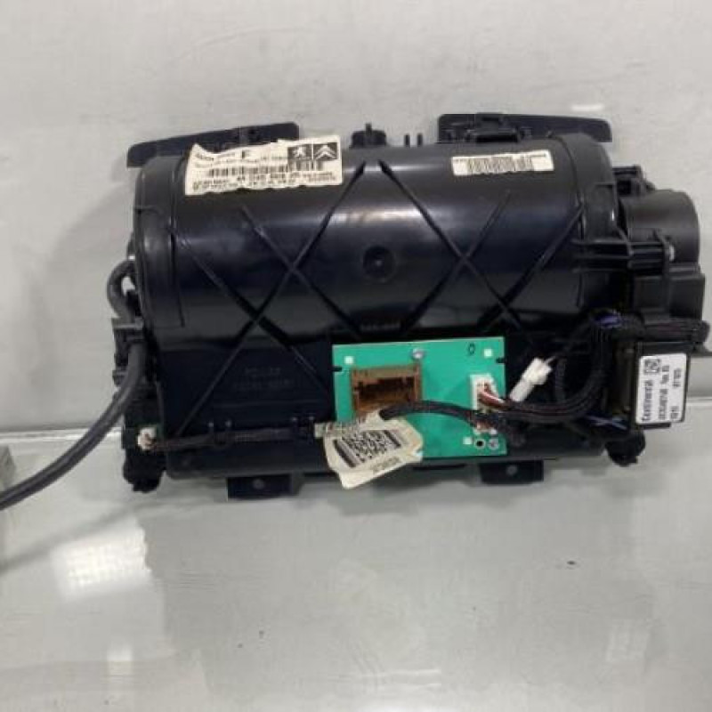 Ecran GPS PEUGEOT 3008 1 Photo n°4