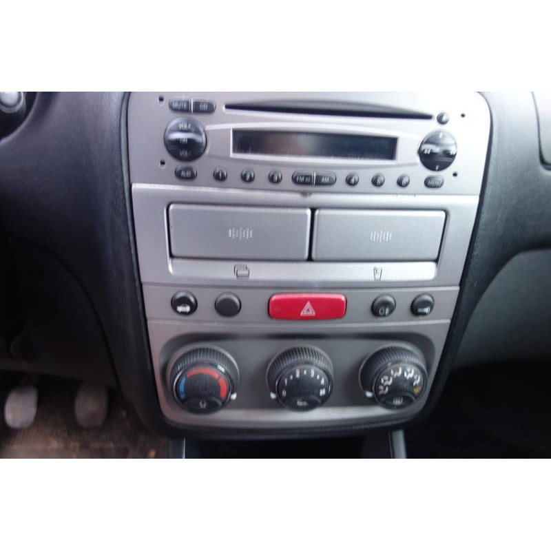 Feu arriere principal gauche (feux) ALFA ROMEO 147 Photo n°10