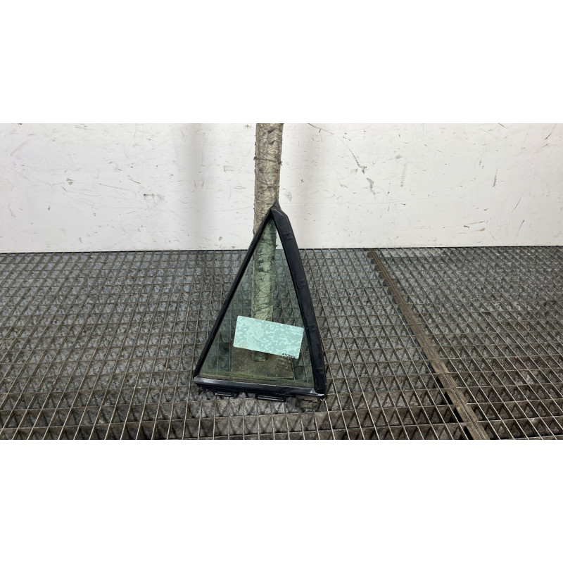 Custode arriere droit (porte) TOYOTA AURIS 1 Photo n°4