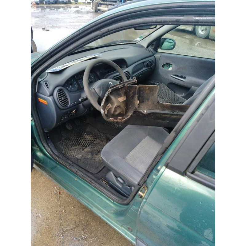 Feu arriere principal droit (feux) RENAULT MEGANE 1 Photo n°4