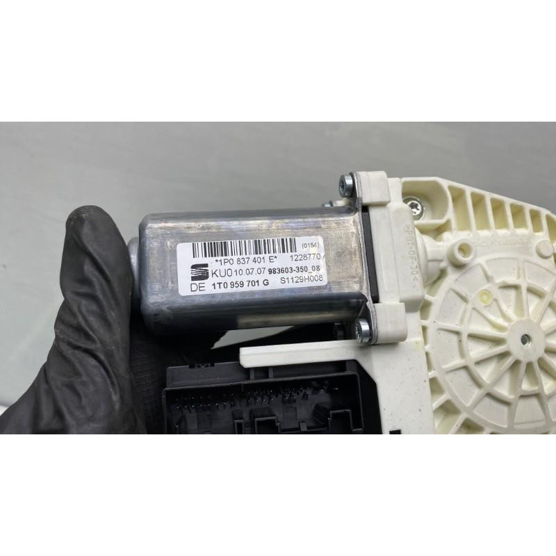 Leve vitre electrique avant gauche SEAT LEON 2 Photo n°8