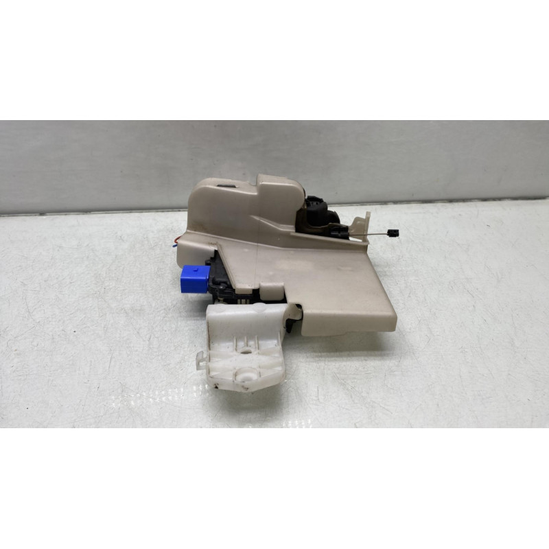 Serrure avant droit VOLKSWAGEN POLO 4 Photo n°3