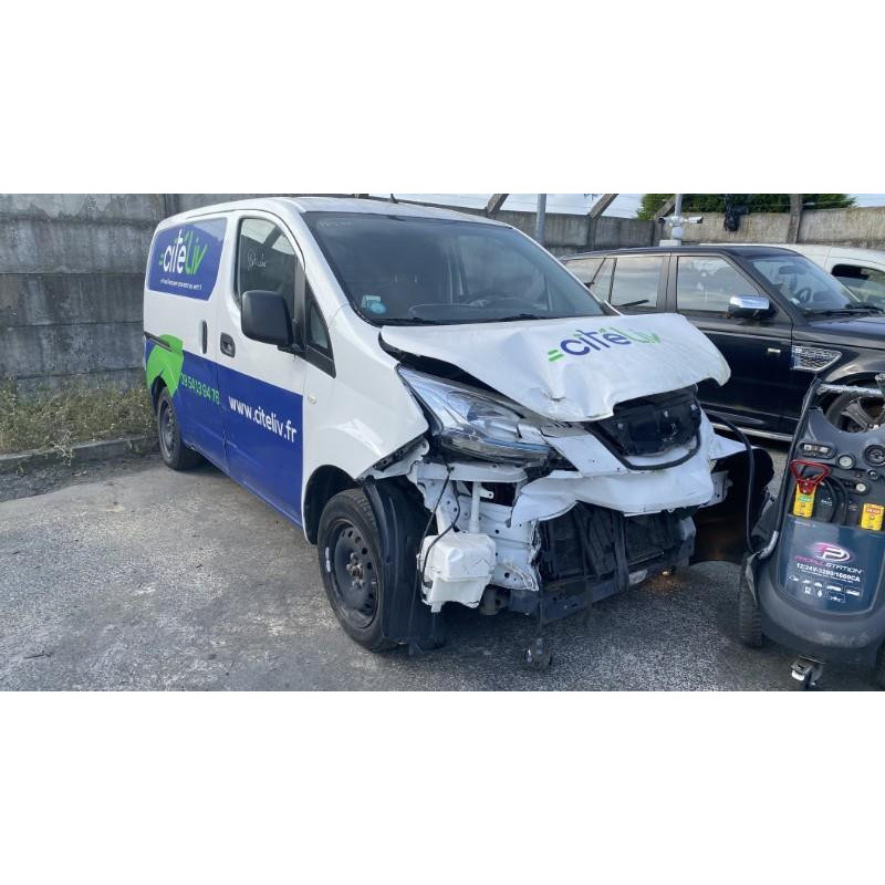 Vitre avant gauche NISSAN NV200 Photo n°13