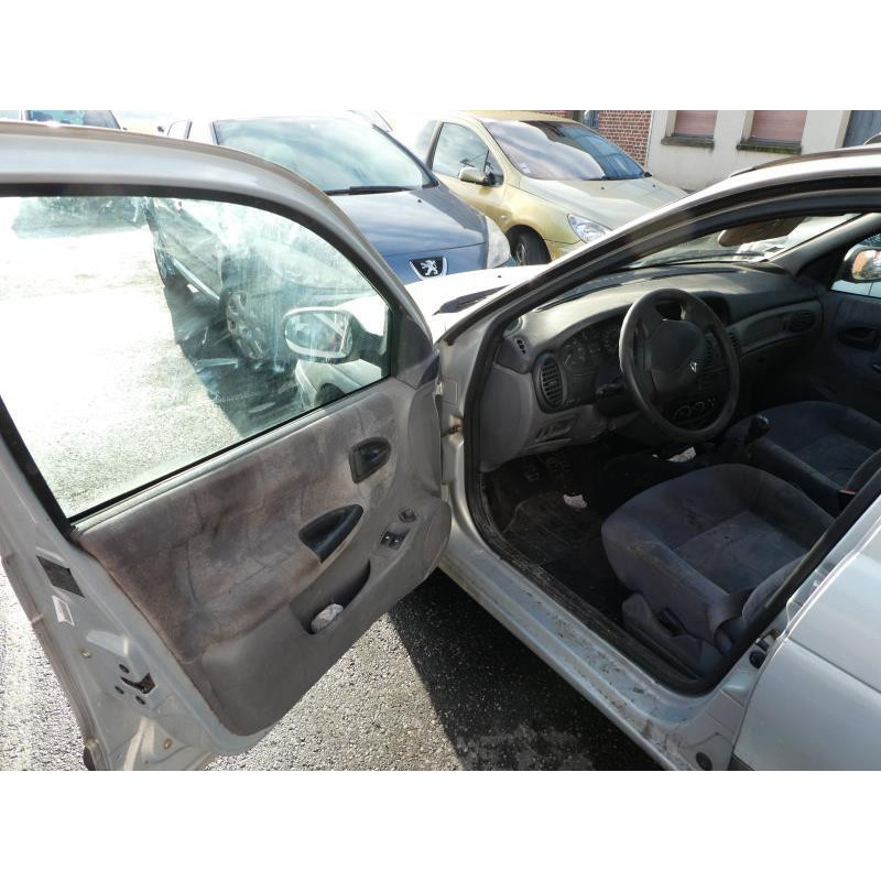 Feu arriere principal gauche (feux) RENAULT MEGANE 1 Photo n°10