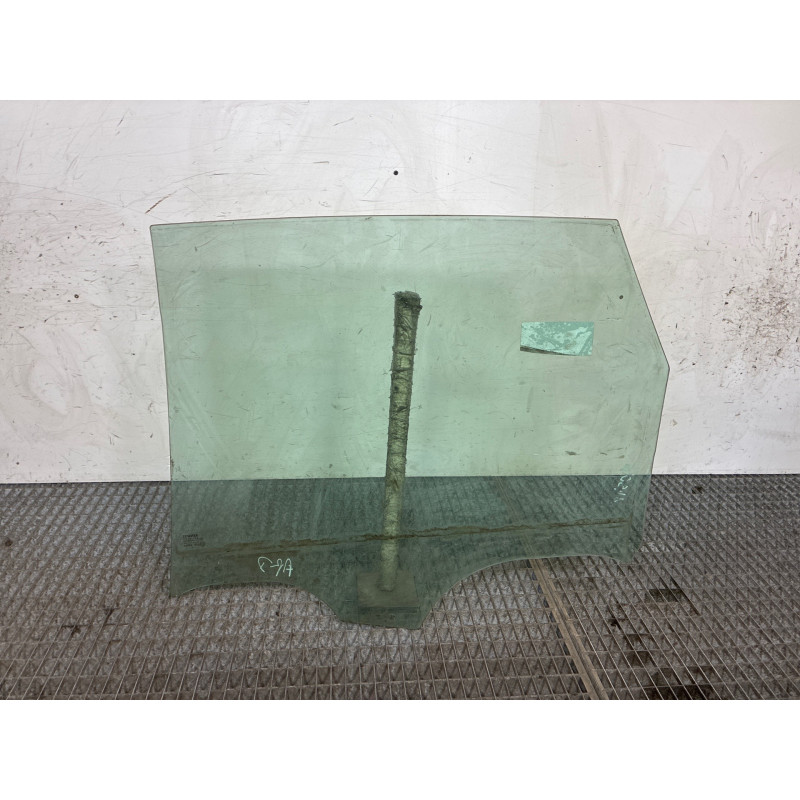 Vitre arriere droit RENAULT SCENIC 2 Photo n°1