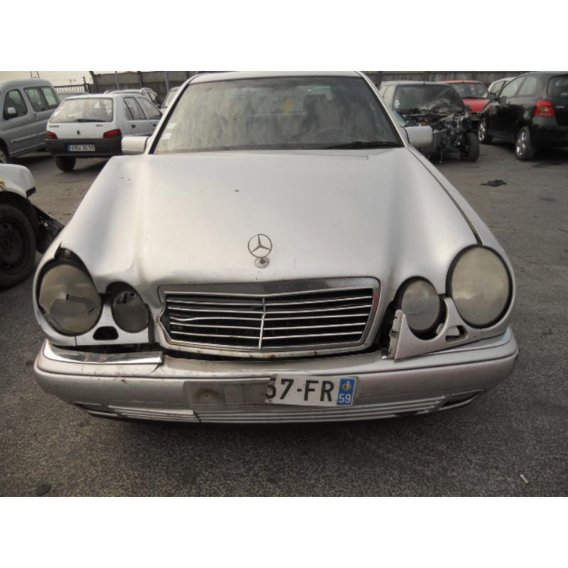Feu arriere secondaire droit (feux) MERCEDES CLASSE E 210 Photo n°8